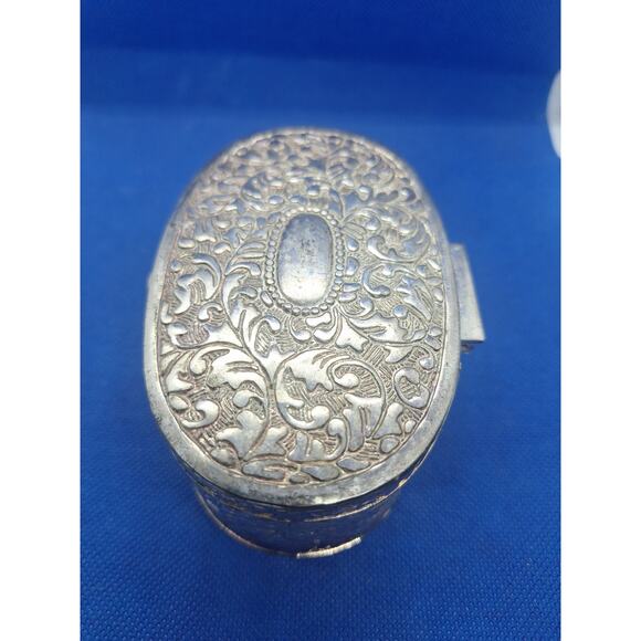 FTD Silver Tone Embossed Oval Trinket Box with Red Lining – 4" Excellent! - Picture 3 of 6